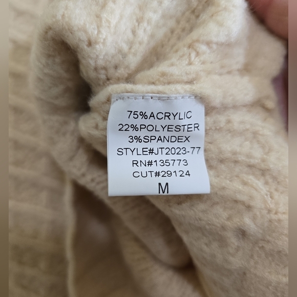 NWT Olivaceous Lattice Knit Sweater with Structured Shoulders Mock Neck Medium - Picture 6 of 6